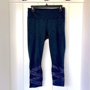 ATHLETA Womens Mantra Jacquard Yoga Capri Crop Pants Activewear Navy Blue Medium